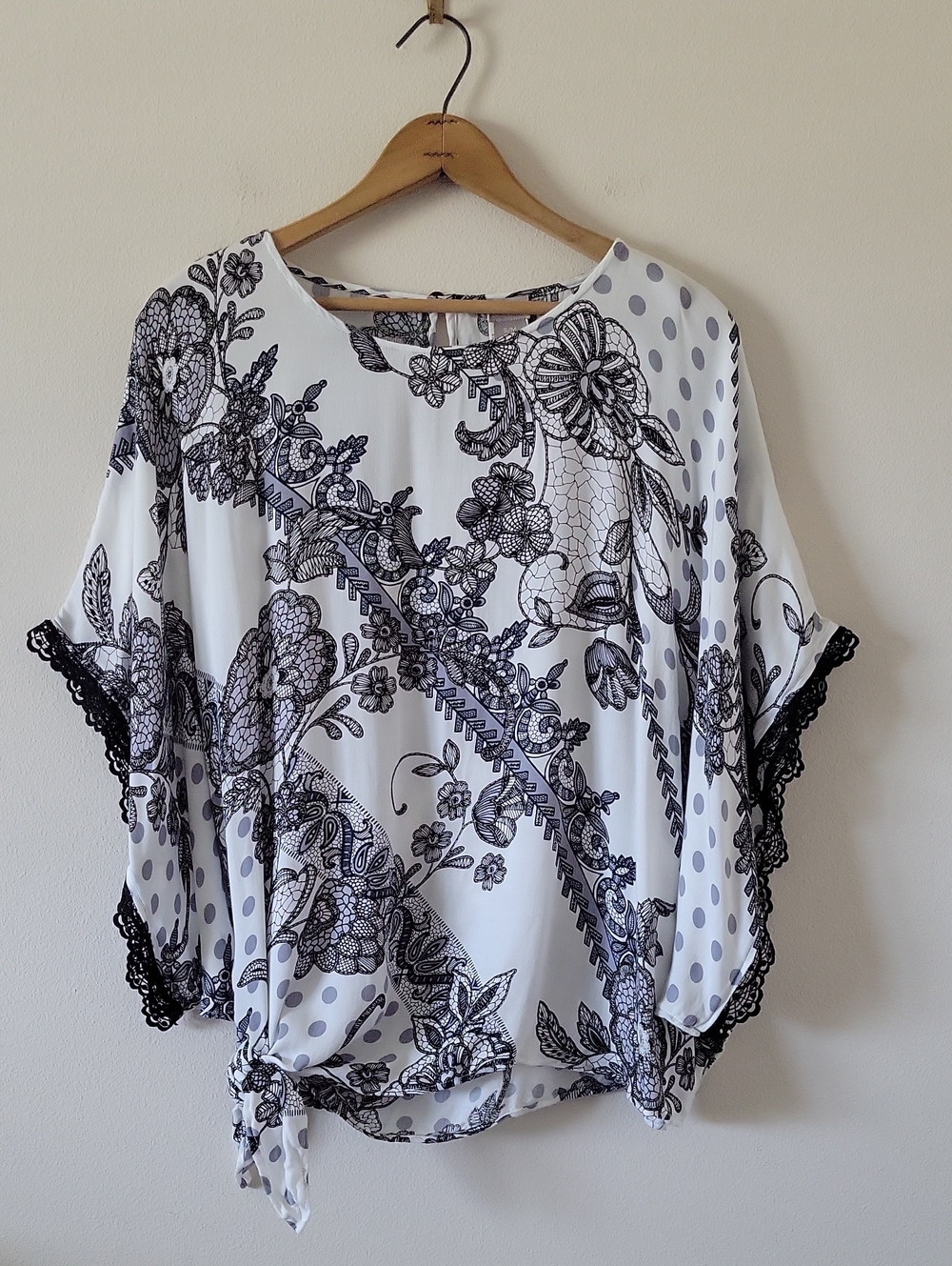 Chico's White Black Lace Print Polka Dot Side Tie Topper Size S/M